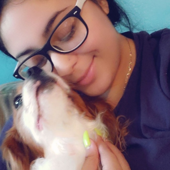 Meet your Posher, Camila - Picture 3 of 7